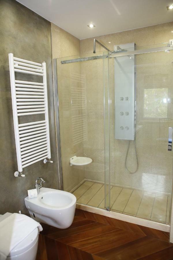 Champagne Rooms Sirmione Exterior foto