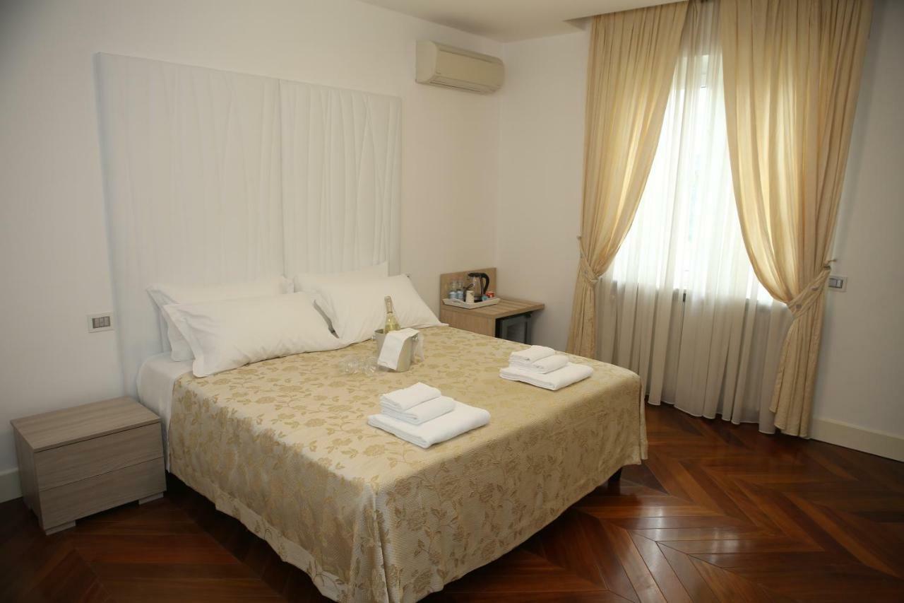 Champagne Rooms Sirmione Exterior foto