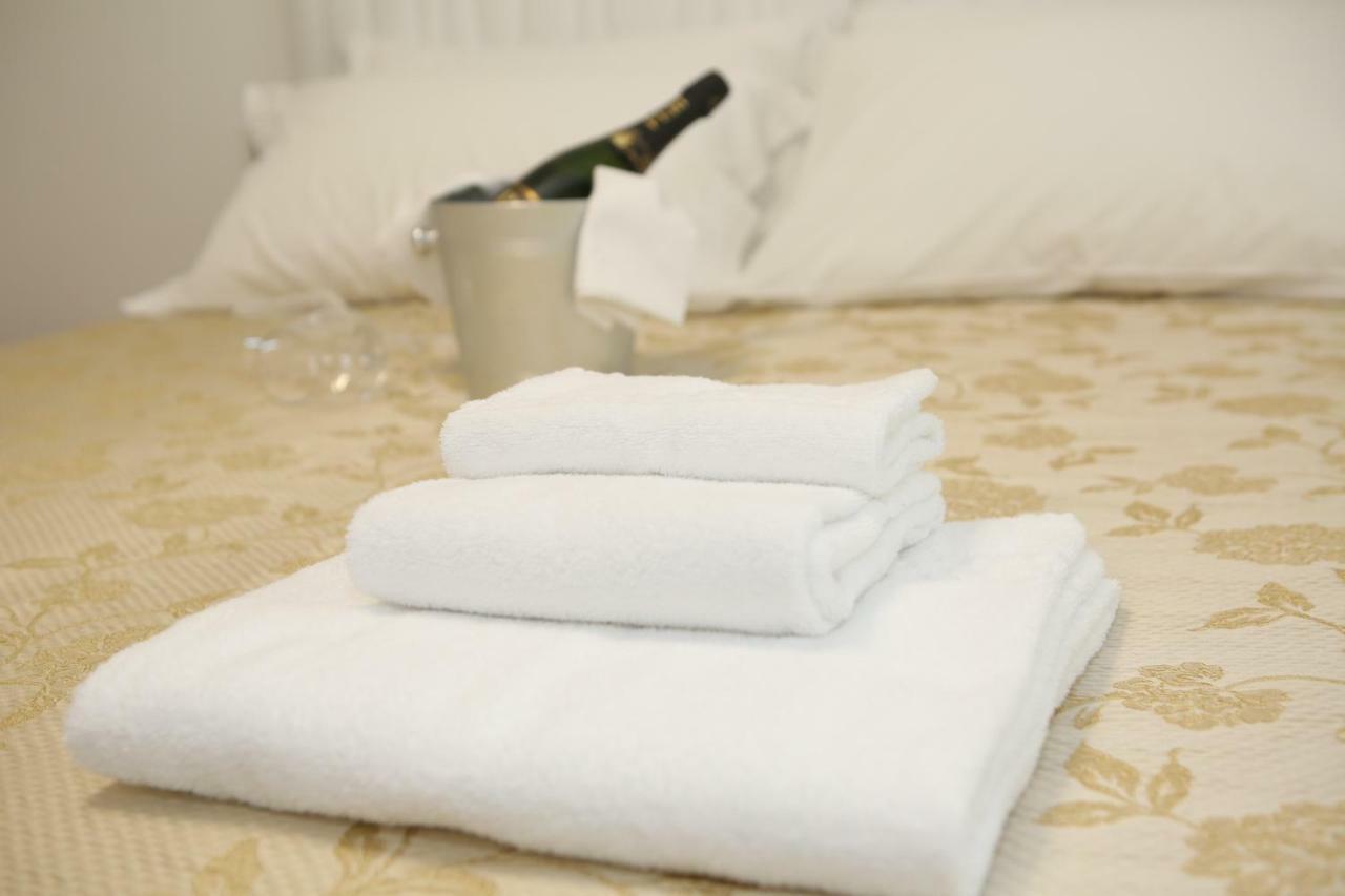 Champagne Rooms Sirmione Exterior foto