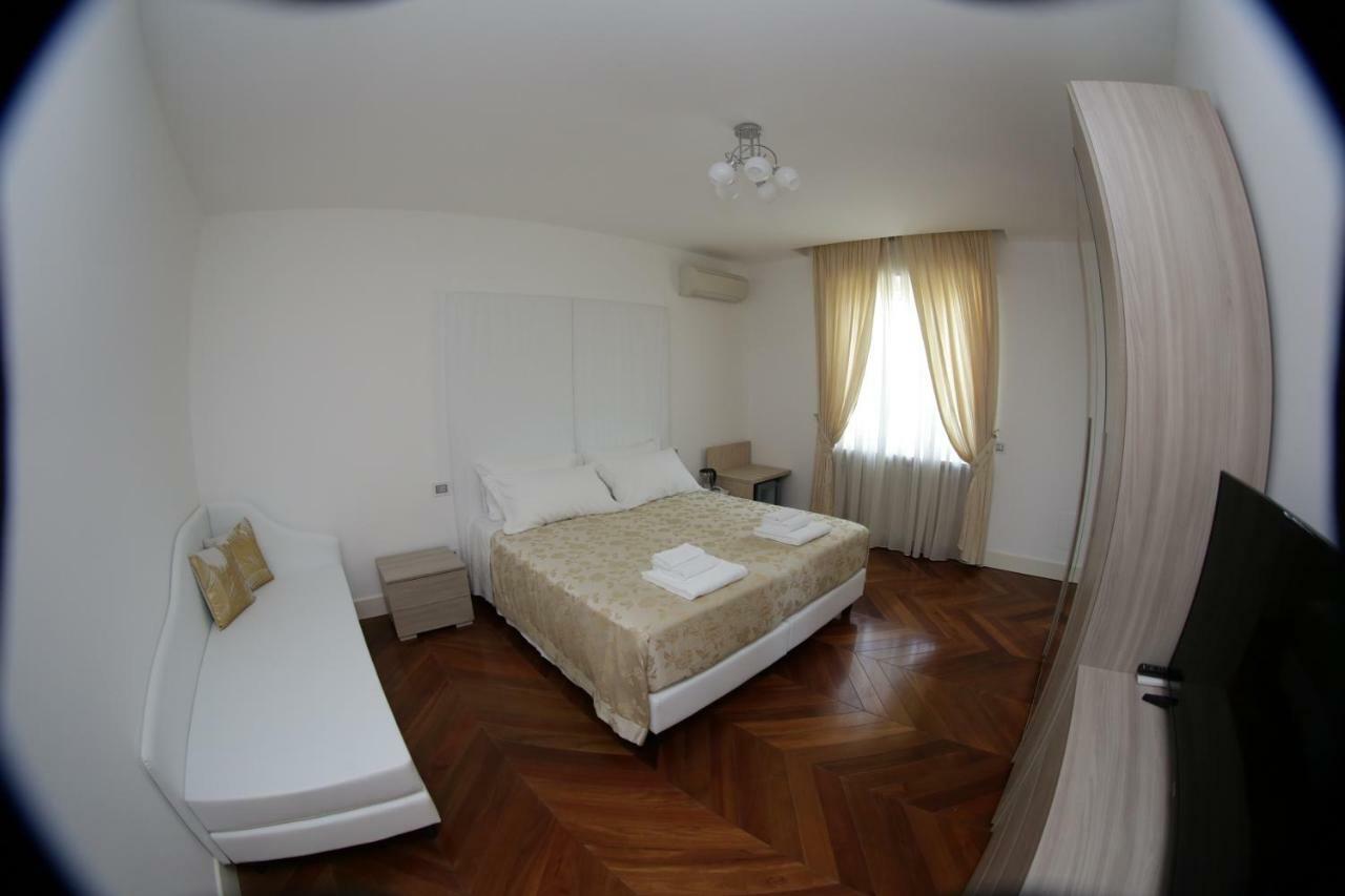 Champagne Rooms Sirmione Exterior foto