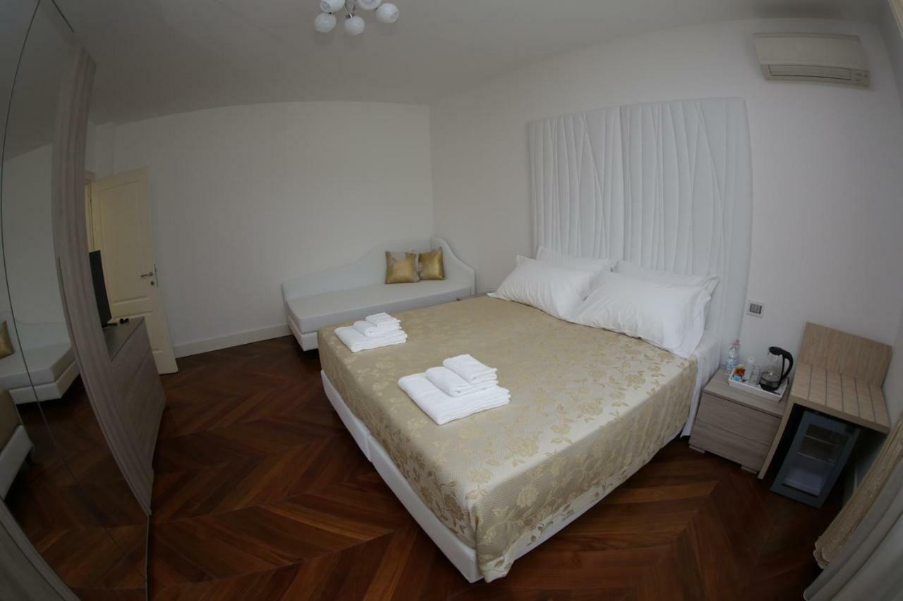 Champagne Rooms Sirmione Exterior foto
